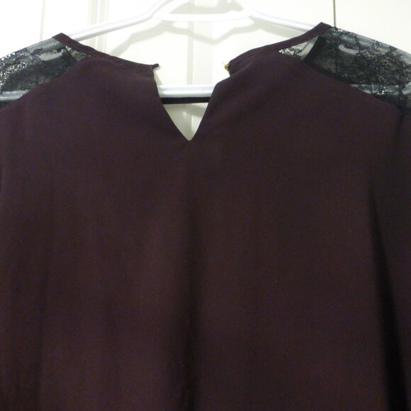 LE CHATEAU burgundy flutter sleeve chiffon top - Picture 7 of 7